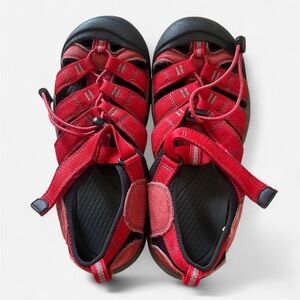 KEEN Newport H2 Water Closed Toe Sandals Kids US 6 in Ribbon Red/Gargoyle